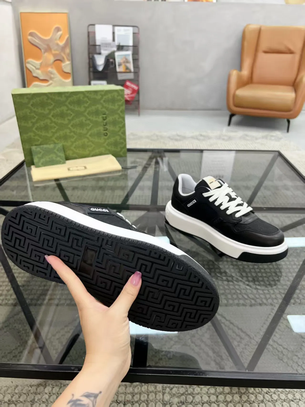 Factory price: 460💰Gucci new men's shoes GUCCI [Lightning] latest shoes are shipped. Original quality, fashionable, made of special materials, sheepskin lining, brand new packaging. The foot feels super comfortable and the workmanship is impeccable. Size: 38-44, customized 45
